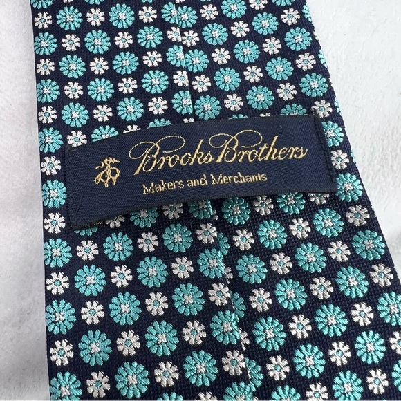 Brooks Brothers Silk Tie - Turquoise Floral Medallion Pattern - Picture 5 of 6